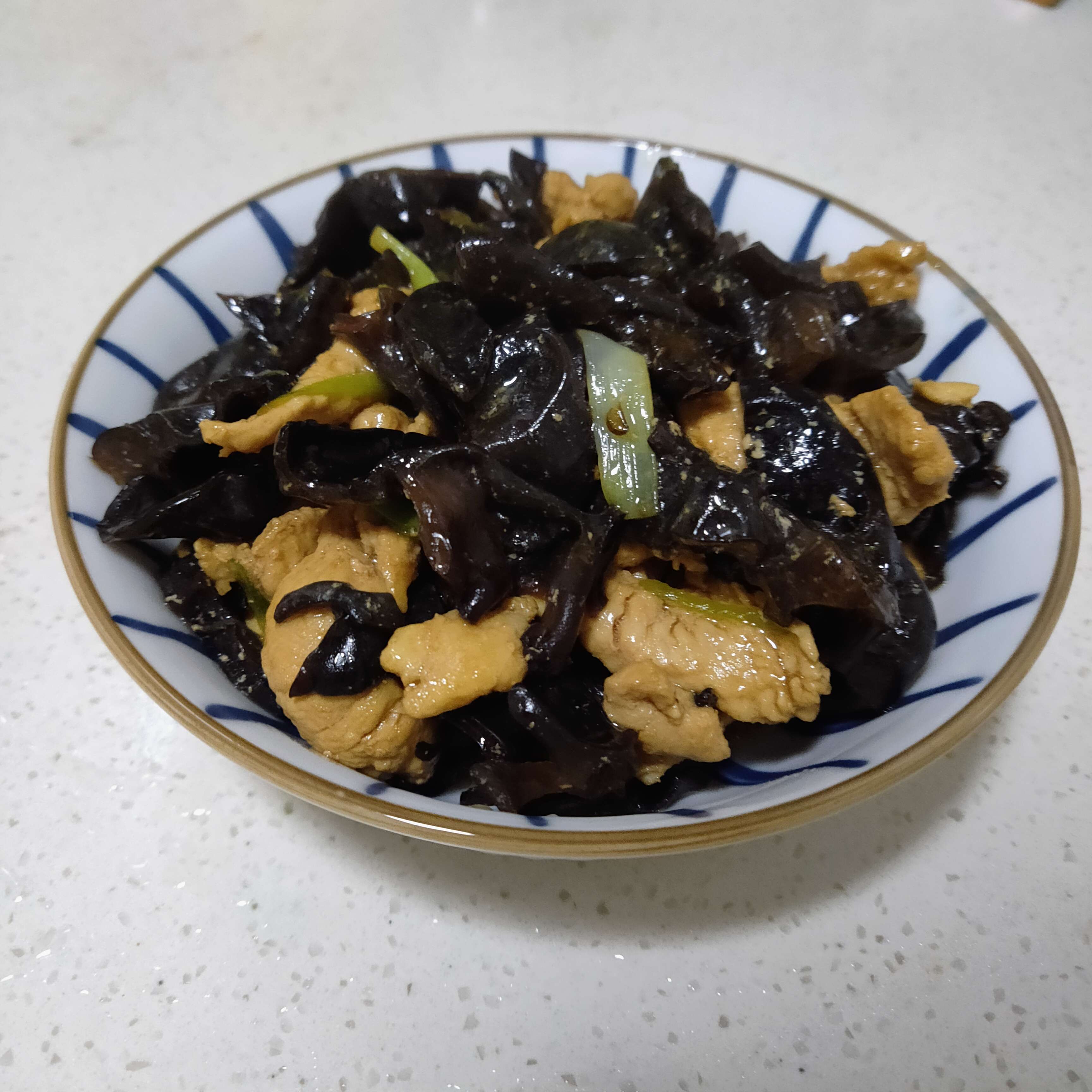 木耳炒肉絲的做法-家常味炒菜譜