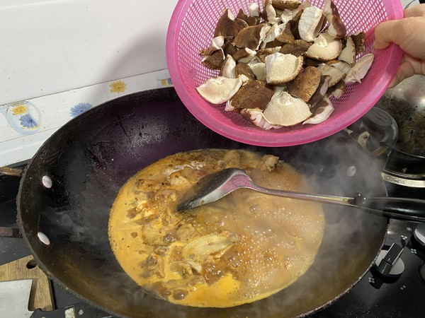 雙茹燒三黃雞的做法-醬香味燉菜譜