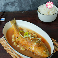 黃花魚這做法，不粘皮不粘鍋，香嫩入味好吃不怕胖的做法-蒜香味燉菜譜