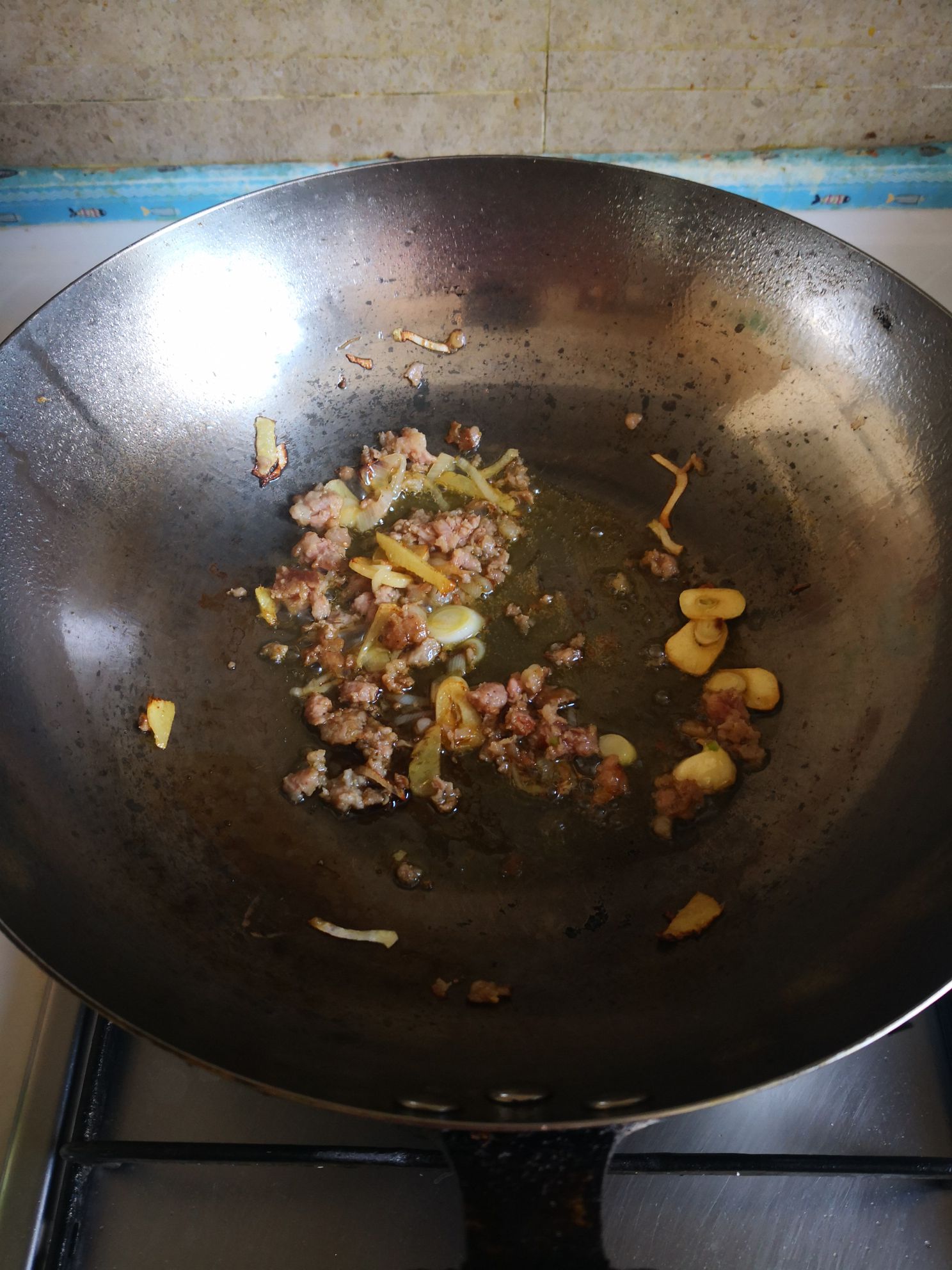 黃瓜片炒荷蘭豆的做法-家常味炒菜譜