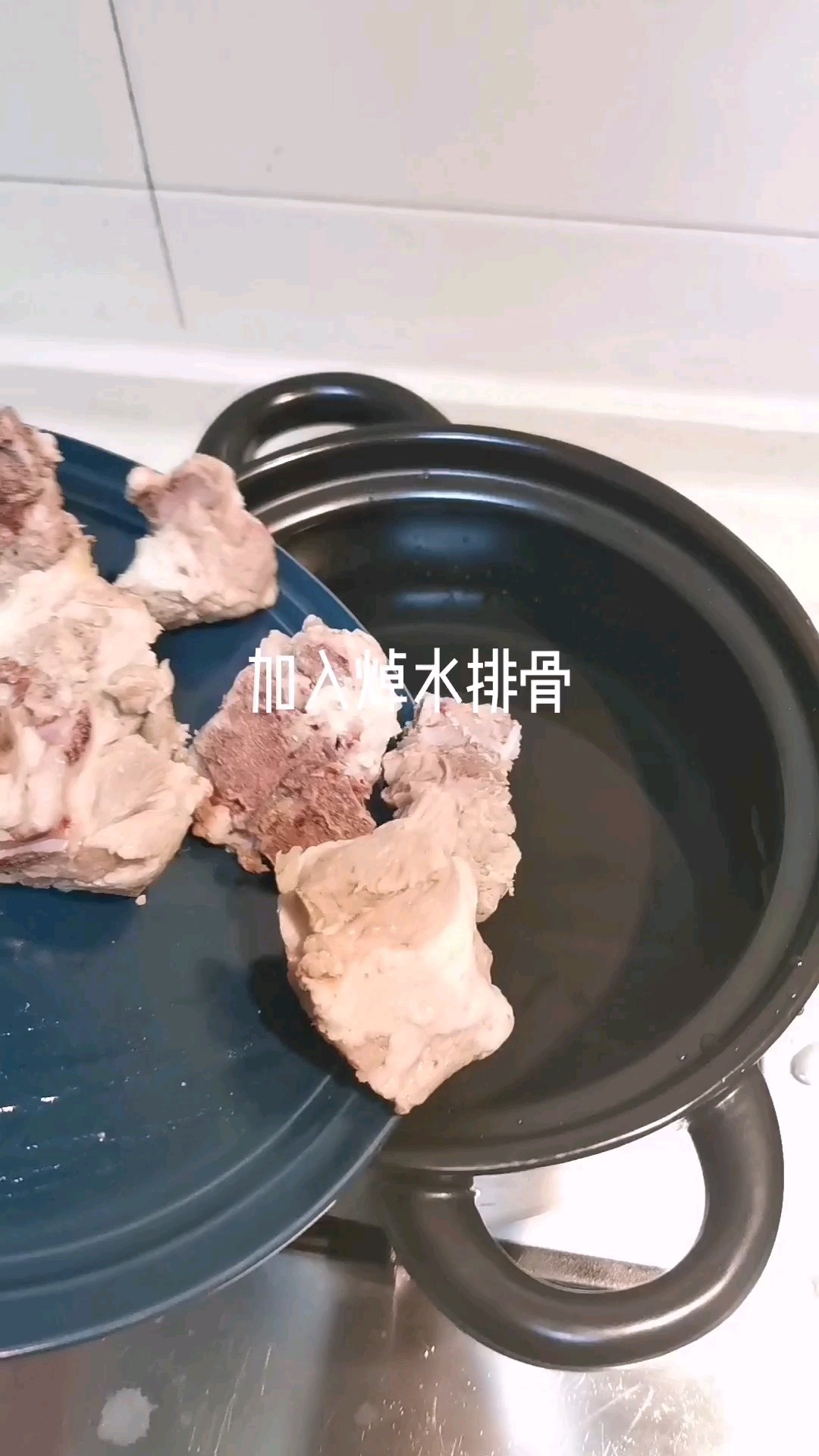 排骨油球煲的做法-家常味燒菜譜