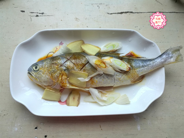 黃花魚這做法，不粘皮不粘鍋，香嫩入味好吃不怕胖的做法-蒜香味燉菜譜