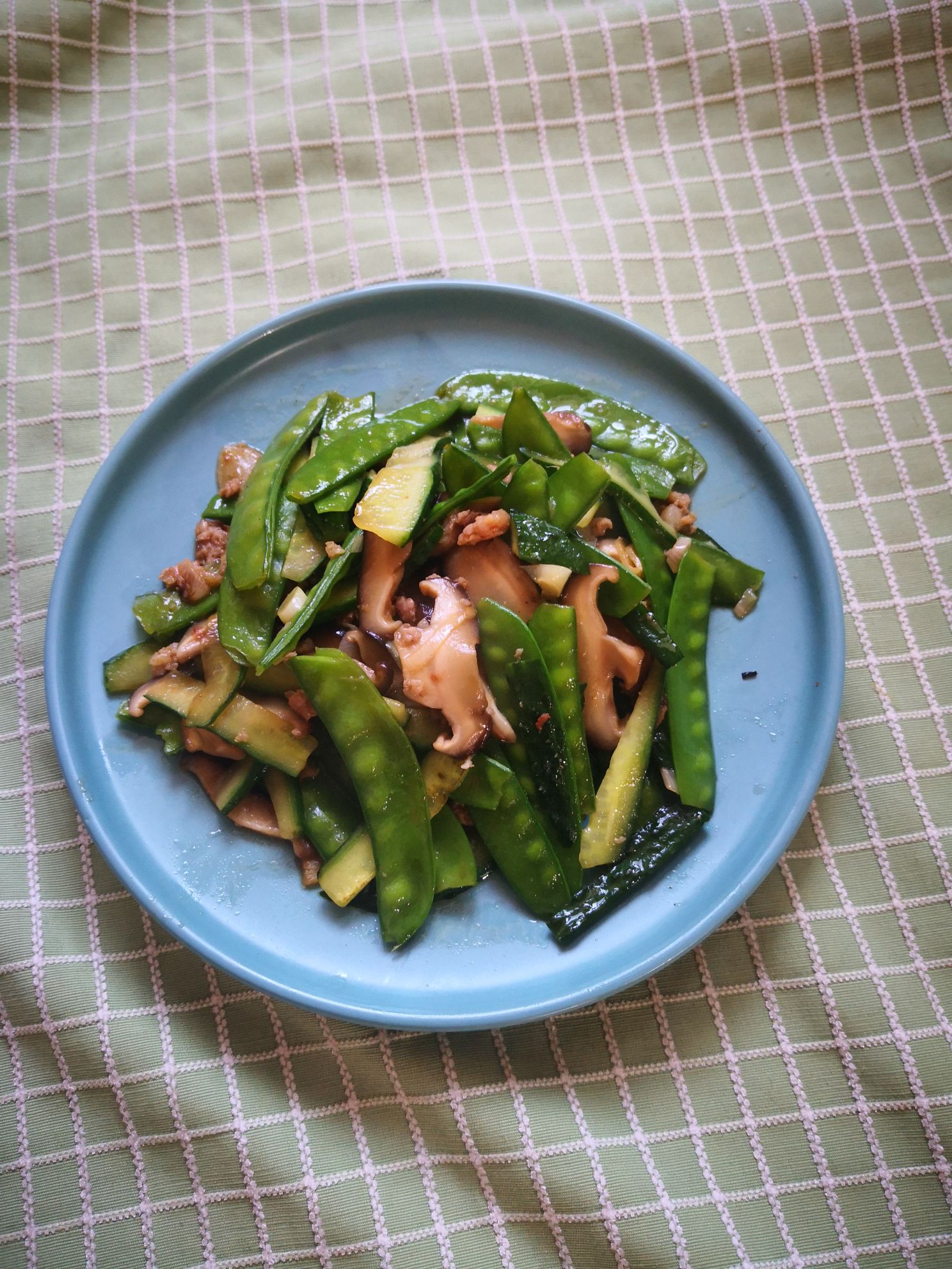 黃瓜片炒荷蘭豆的做法-家常味炒菜譜