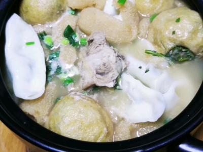 排骨油球煲的做法-家常味燒菜譜