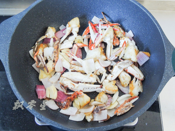 梭子蟹和咖喱碰撞出的美味，簡單零失敗的做法-咖喱味煮菜譜