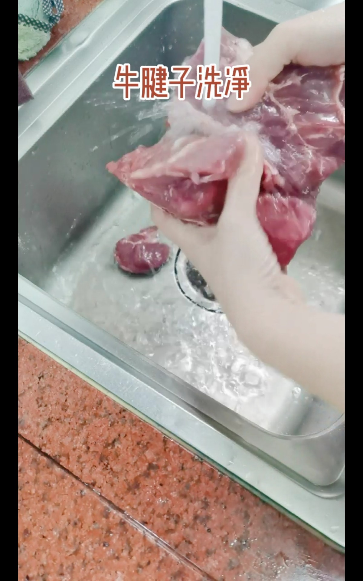 醬燜牛腱子的做法-咸鮮味燉菜譜-易網(wǎng)<a href=http://www.gyfww.com/ target=_blank class=infotextkey>健康養(yǎng)生</a>網(wǎng) 醬燜牛腱子的做法-咸鮮味燉菜譜