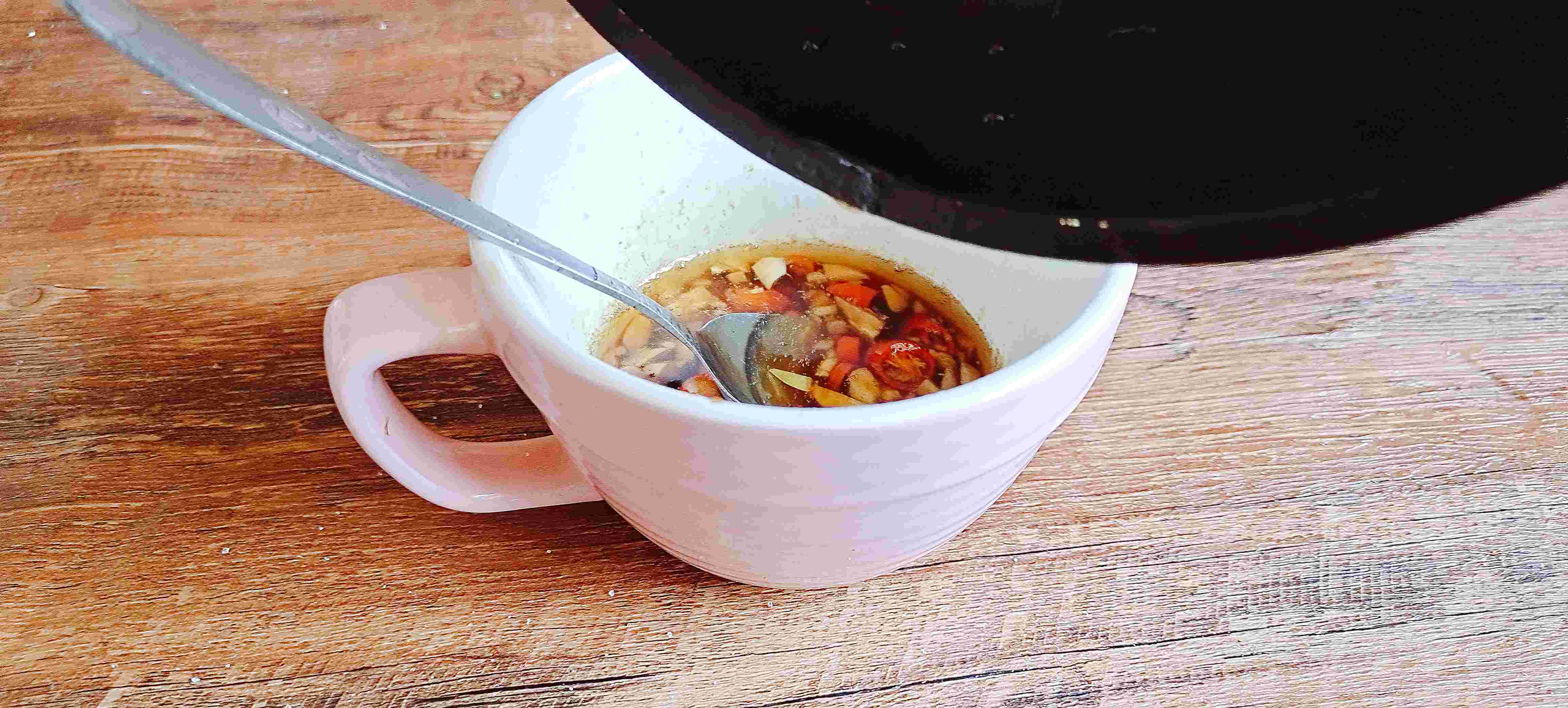 年夜餐桌一道爽口小拌菜…澆汁變蛋西藍(lán)花的做法-咸鮮味拌菜譜