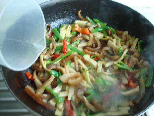 蘿卜干炒肉皮的做法-家常味炒菜譜