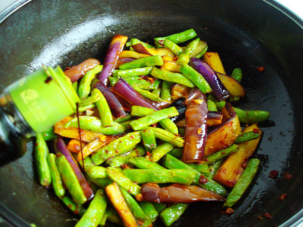 茄子燒豆角的做法-醬香味燒菜譜