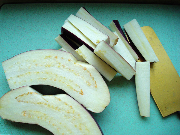 茄子燒豆角的做法-醬香味燒菜譜