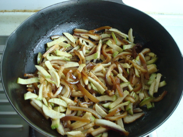 蘿卜干炒肉皮的做法-家常味炒菜譜