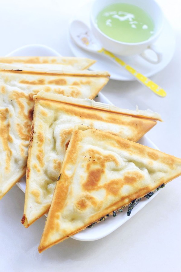 鵪鶉蛋韭菜盒子的做法-家常味煎菜譜