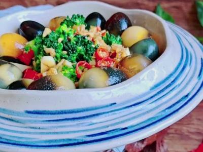 年夜餐桌一道爽口小拌菜…澆汁變蛋西藍(lán)花的做法-咸鮮味拌菜譜