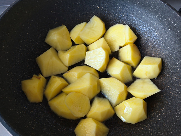 咖喱牛腩燉土豆的做法-咖喱味燉菜譜