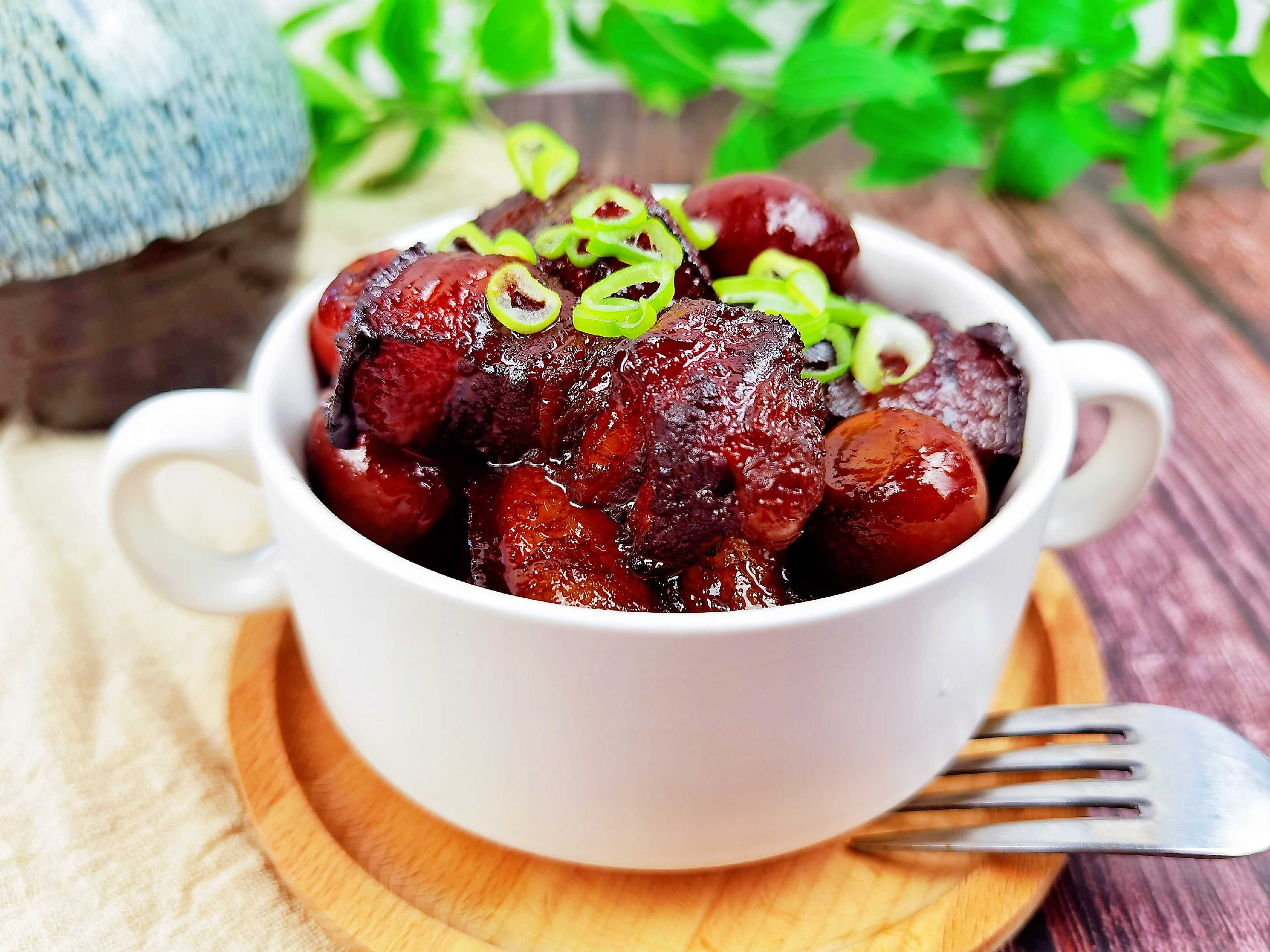 年夜飯“硬菜”-不加1滴水的紅燒肉，入口咂舌仰嘆天的做法-家常味燉菜譜