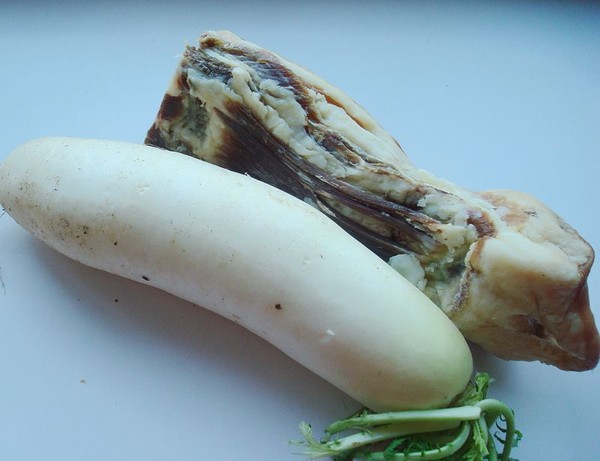 電飯煲蘿卜燉臘肉的做法-家常味燉菜譜