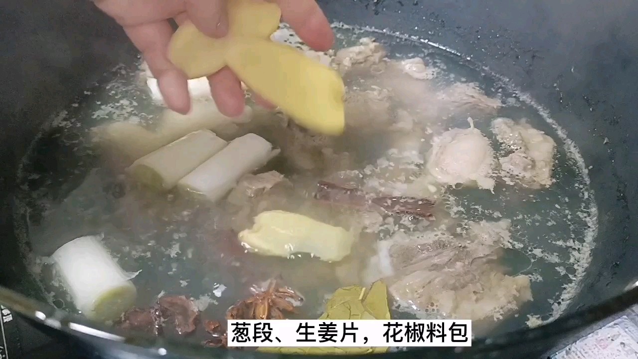 我燉羊排從來不放鹽，蘸著椒鹽吃它不香嗎？的做法-咸鮮味煮菜譜