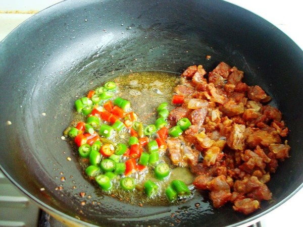 酸豆角炒臘腸的做法-酸辣味炒菜譜