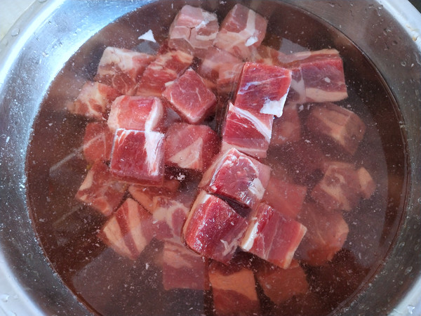 咖喱牛腩燉土豆的做法-咖喱味燉菜譜