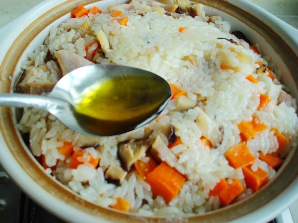 臘肉煲仔飯的做法-家常味燜菜譜