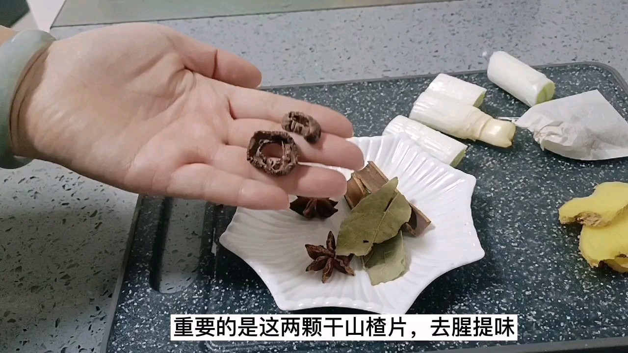 我燉羊排從來不放鹽，蘸著椒鹽吃它不香嗎？的做法-咸鮮味煮菜譜