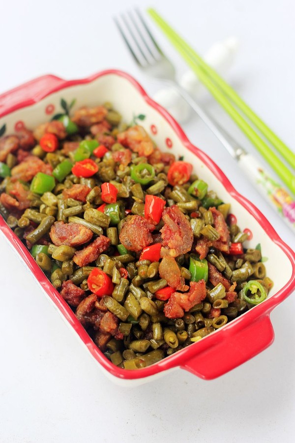 酸豆角炒臘腸的做法-酸辣味炒菜譜