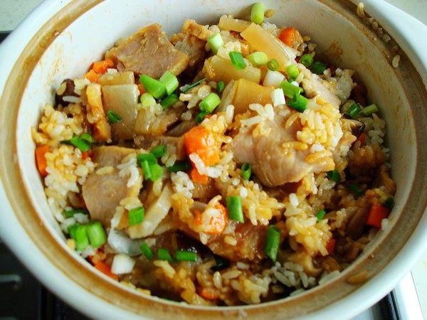 臘肉煲仔飯的做法-家常味燜菜譜