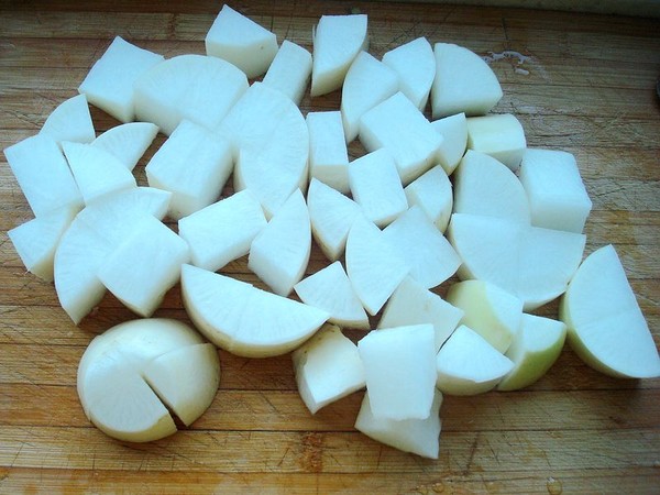 電飯煲蘿卜燉臘肉的做法-家常味燉菜譜