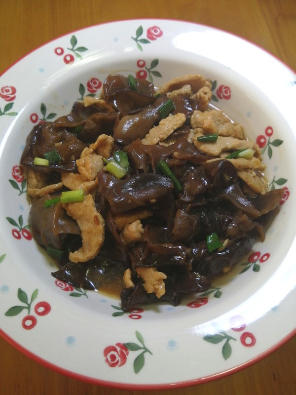 簡簡單單也不失美味~~木耳炒肉絲的做法-家常味炒菜譜