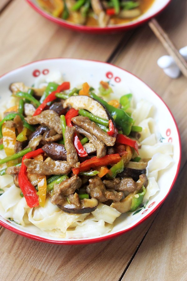 香菇羊肉拌皮帶面的做法-家常味炒菜譜