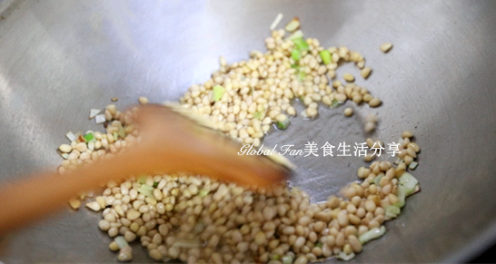 松仁玉米的做法-咸鮮味炒菜譜