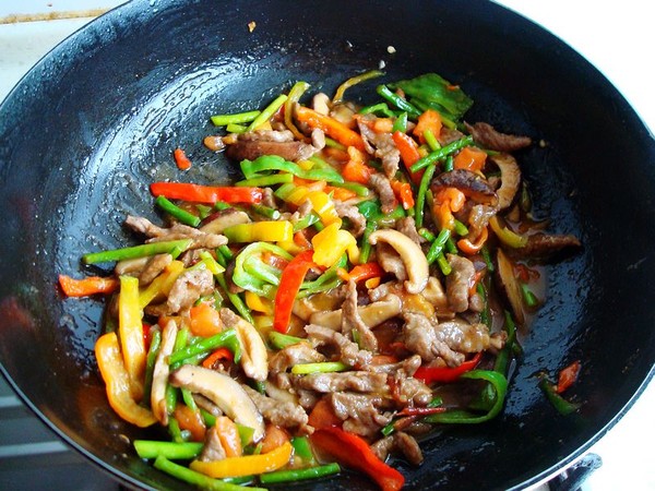 香菇羊肉拌皮帶面的做法-家常味炒菜譜