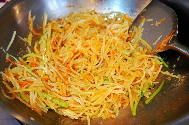 立春必吃的菜~素炒土豆絲的做法-家常味炒菜譜-易網健康養生網 立春必吃的菜~素炒土豆絲的做法-家常味炒菜譜