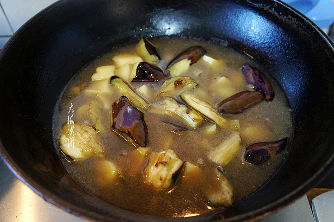 土豆燉茄子的做法-醬香味燉菜譜