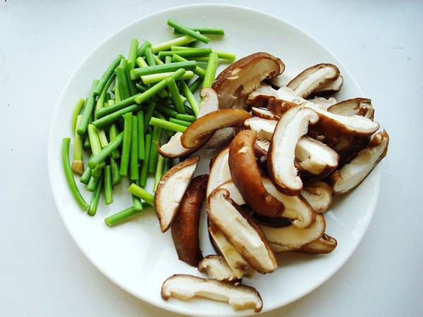 香菇羊肉拌皮帶面的做法-家常味炒菜譜