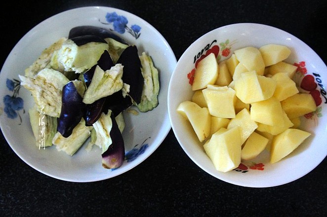 土豆燉茄子的做法-醬香味燉菜譜