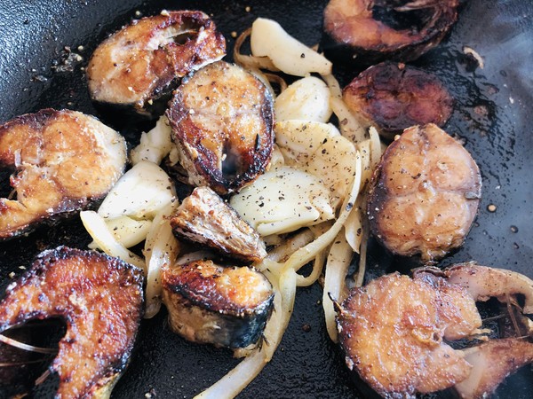 香煎鲅魚 │簡單美味 配米飯超級下飯的做法-咸鮮味煎菜譜