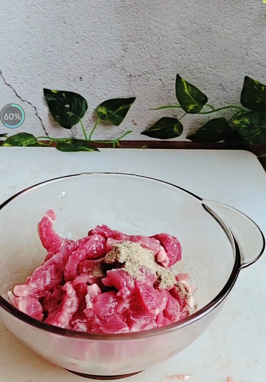 年菜餐桌一道硬菜，老少皆愛…鐵板黑椒牛柳的做法-黑椒味炒菜譜