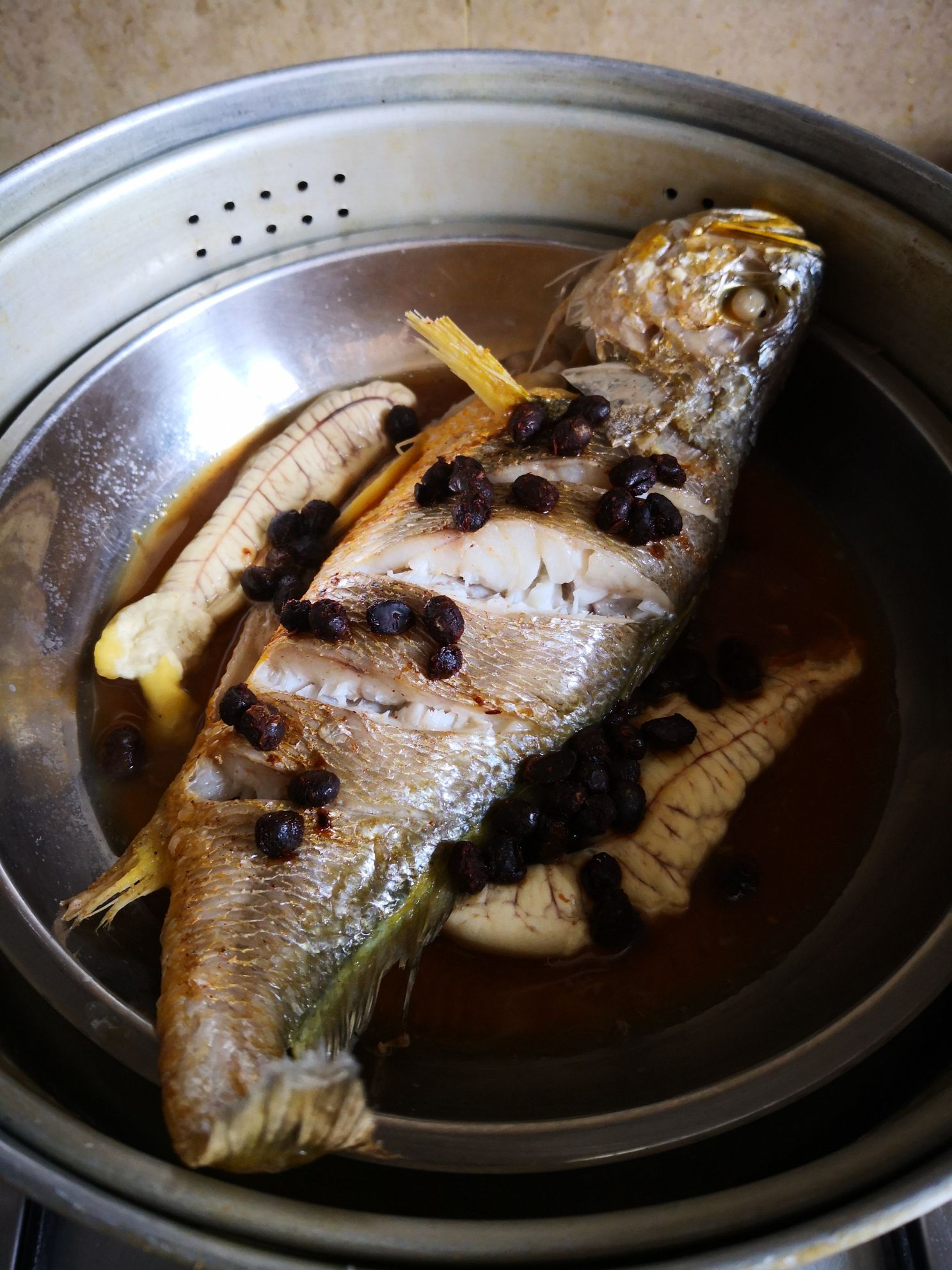 豆豉黃花魚的做法-豆瓣味蒸菜譜