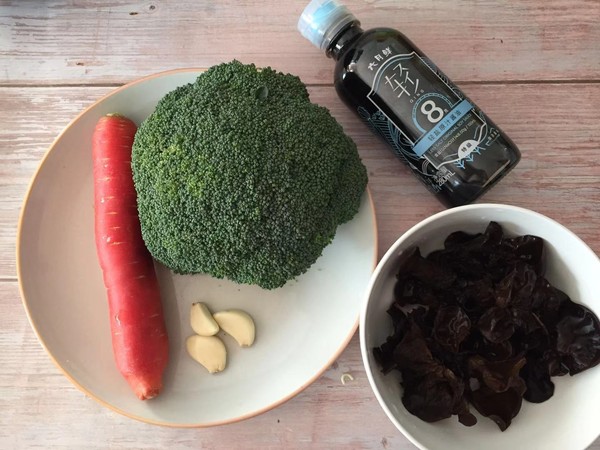 素炒西蘭花的做法-咸鮮味炒菜譜-易網<a href=http://www.gyfww.com/ target=_blank class=infotextkey>健康養生</a>網 素炒西蘭花的做法-咸鮮味炒菜譜