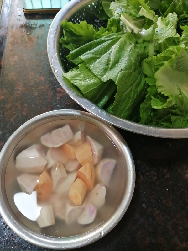 家鄉(xiāng)的味道~~午餐肉番薯芥菜煲的做法-家常味煮菜譜