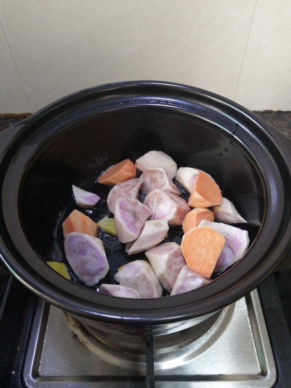 家鄉(xiāng)的味道~~午餐肉番薯芥菜煲的做法-家常味煮菜譜