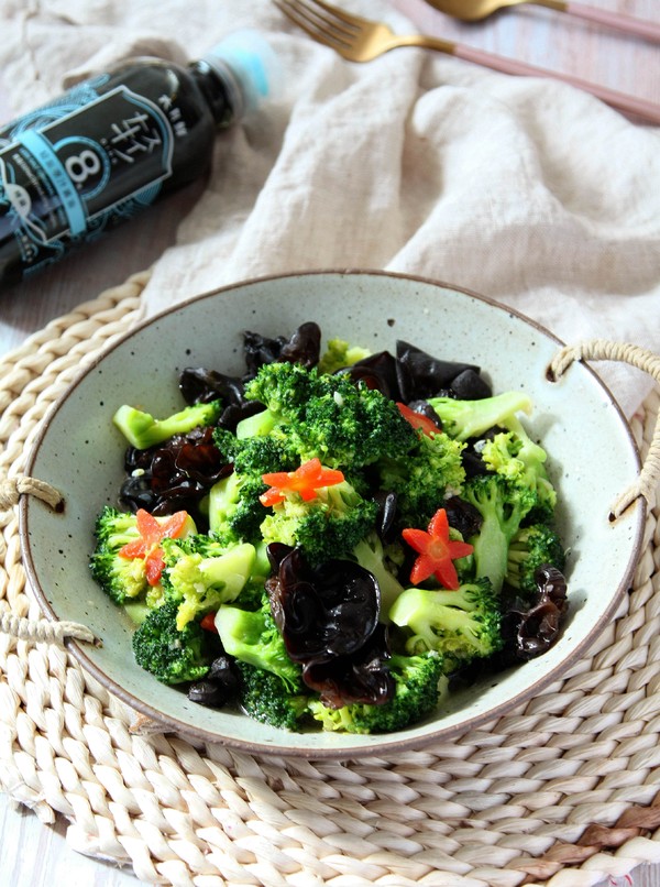 素炒西蘭花的做法-咸鮮味炒菜譜-易網健康養生網 素炒西蘭花的做法-咸鮮味炒菜譜