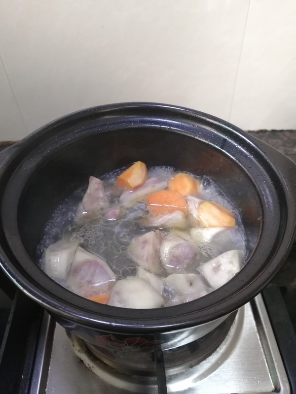 家鄉(xiāng)的味道~~午餐肉番薯芥菜煲的做法-家常味煮菜譜