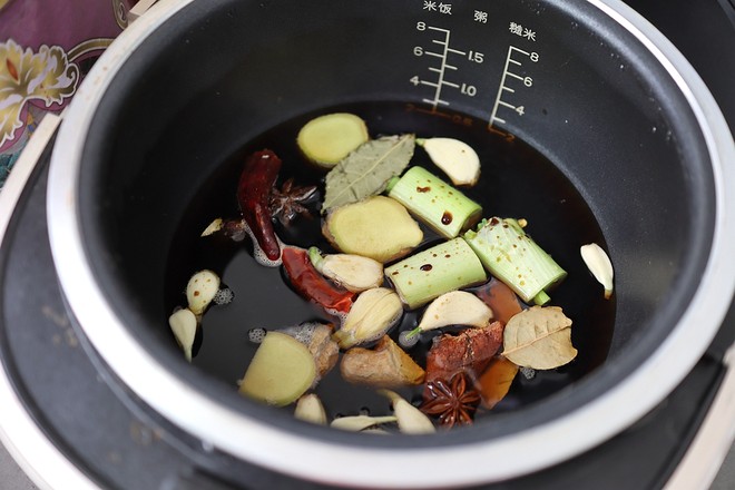 鹵大腸的做法-家常味鹵菜譜