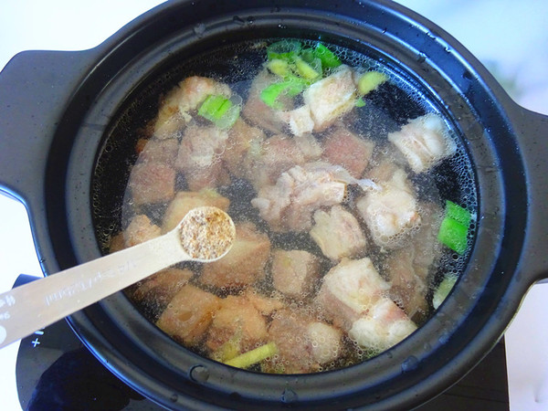 牛腩這么做才對,味爽清香不油膩,驅寒又暖胃的做法-咸鮮味燉菜譜-易網健康養生網 牛腩這么做才對,味爽清香不油膩,驅寒又暖胃的做法-咸鮮味燉菜譜