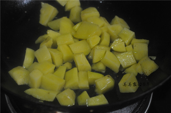 偷學酒店大廚的土豆燒牛腩，果然牛！3天做了2次，孩子還嫌不夠！的做法-咸鮮味燒菜譜