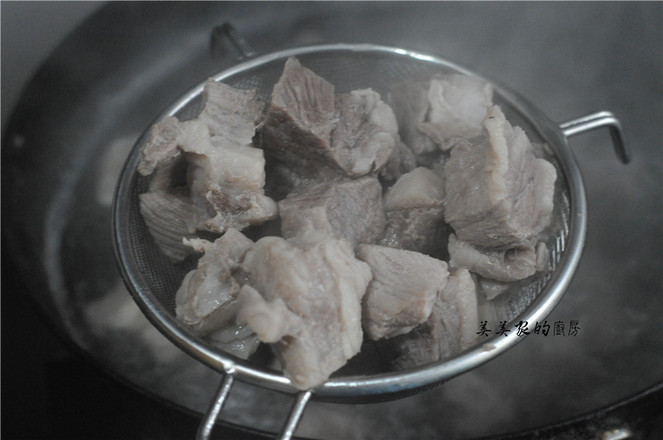 偷學酒店大廚的土豆燒牛腩，果然牛！3天做了2次，孩子還嫌不夠！的做法-咸鮮味燒菜譜