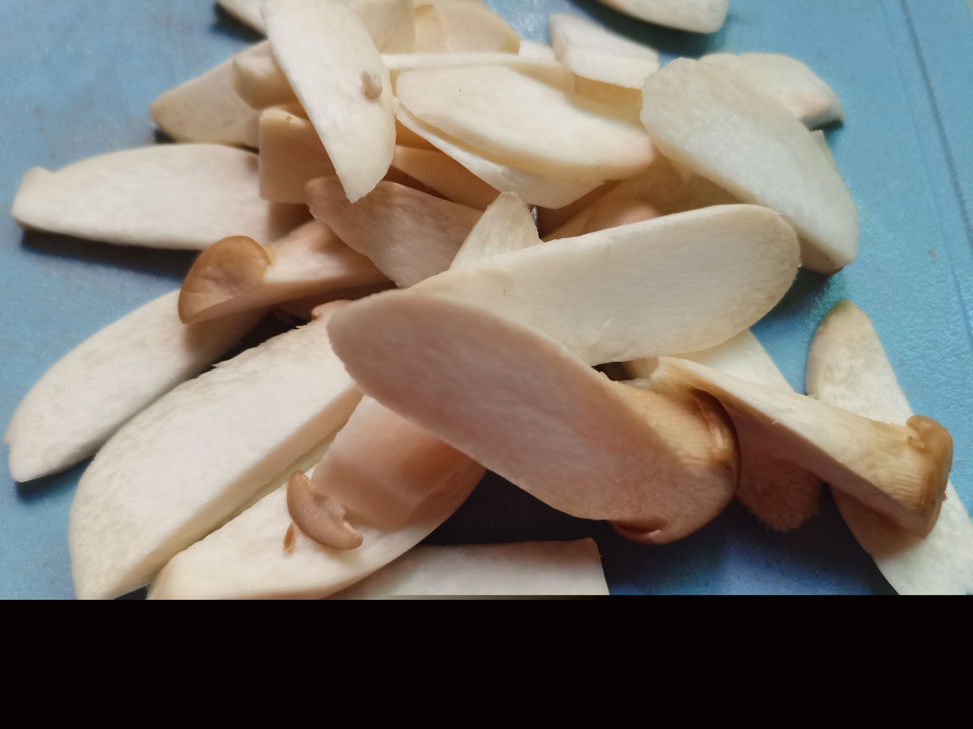 胡蘿卜炒杏鮑菇的做法-家常味炒菜譜