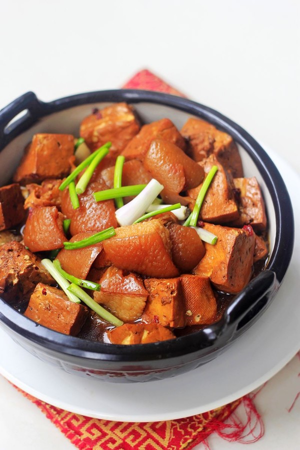 肉皮燒豆腐的做法-家常味燒菜譜